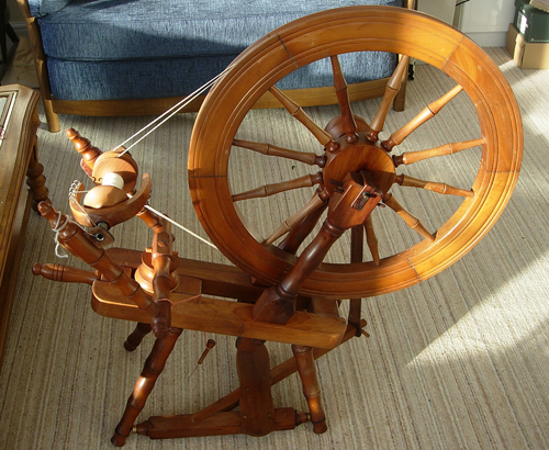 Crowdy spinning wheel with 24" drive wheel and split table